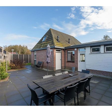 Family House On A Small Park With A Large Playing Field Serooskerke  Exterior foto