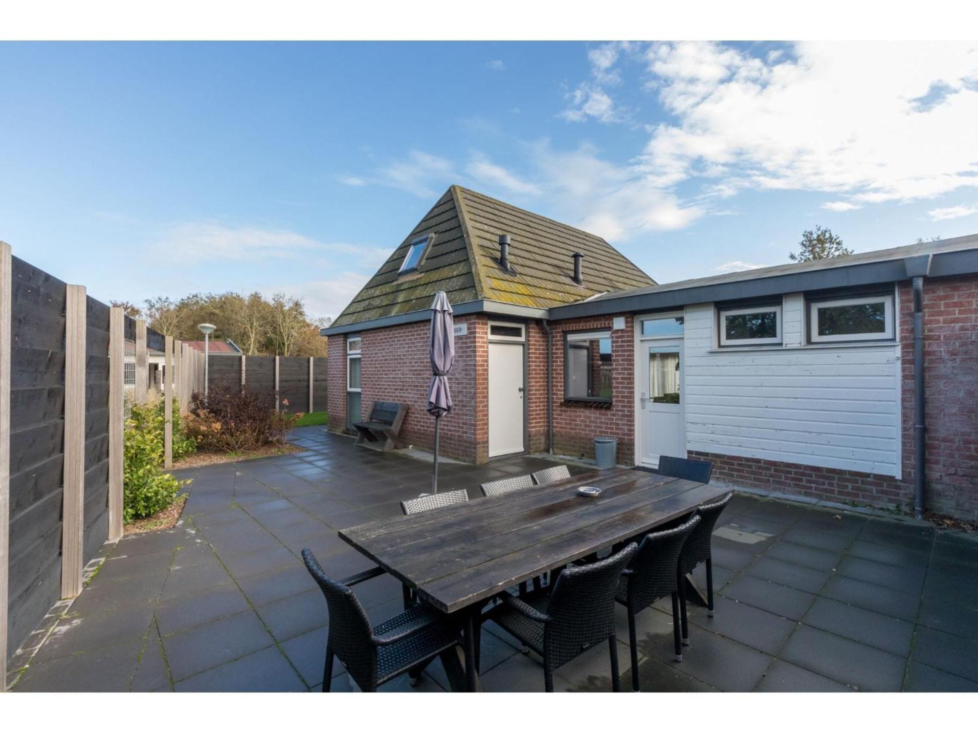 Family House On A Small Park With A Large Playing Field Serooskerke  Exterior foto