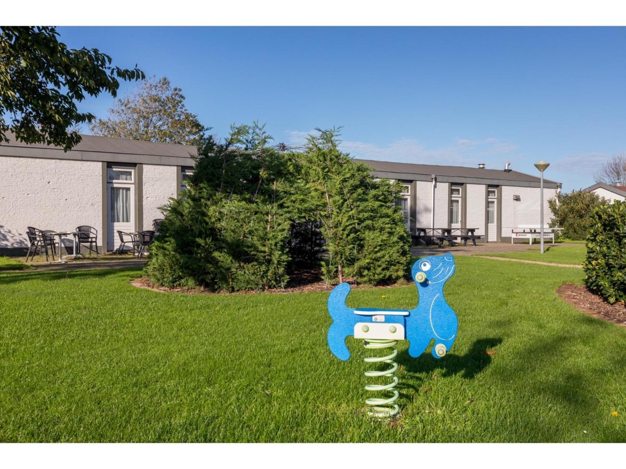 Family House On A Small Park With A Large Playing Field Serooskerke  Exterior foto