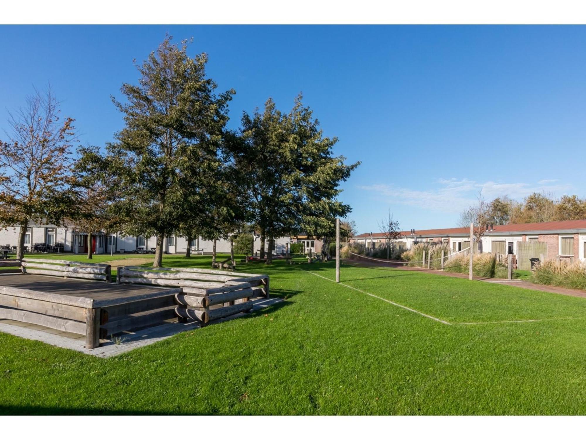 Family House On A Small Park With A Large Playing Field Serooskerke  Exterior foto